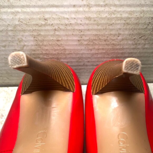 Calvin Klein Red Patent WHINNIE Pumps Size 8 High Heels Elegant Celebration - Picture 8 of 10